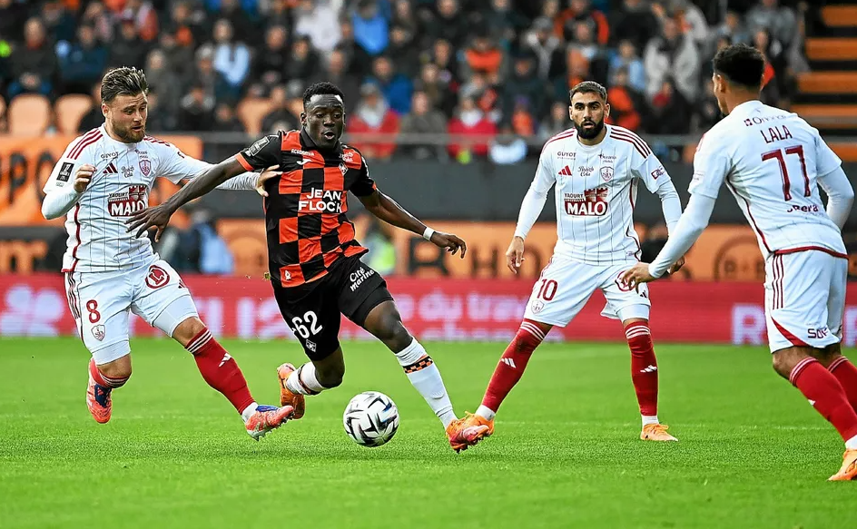 Lorient vs Brest (22:15 &#8211; 19/10)