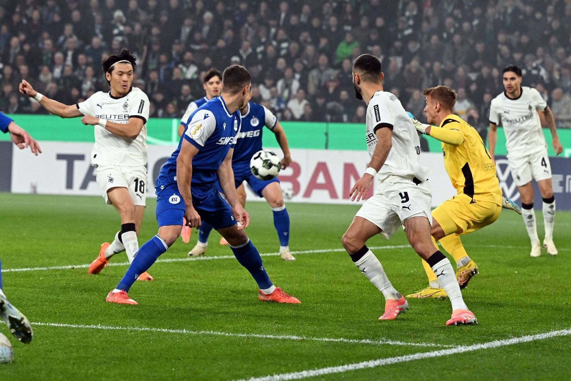 B. Monchengladbach vs Karlsruher SC (02:45 – 29/10)
